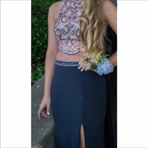 PROM DRESS - Picture 3 of 5